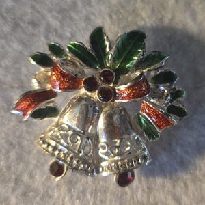 Avon Christmas Pin Red Green Silvertone 1.50 X 1.50
